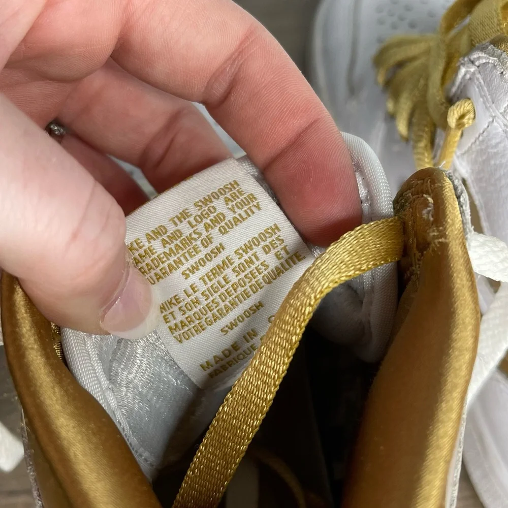 youth‎ Nike Air Jordan 1 retro high OG metallic gold white sneaker tennis shoe